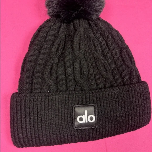 Alo Yoga Black Cable Knit Pom Beanie NWT Women’s Winter Hat - Picture 5 of 5